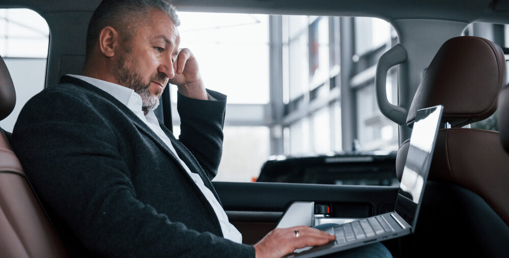 Como economizar com transporte executivo